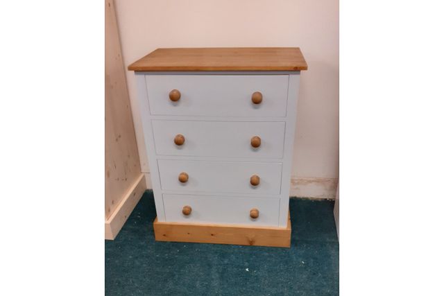 Contemporary 4 Drawer Midi Chest