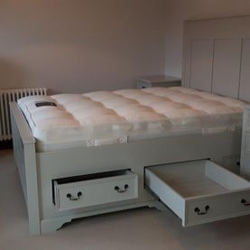 bed with drawers