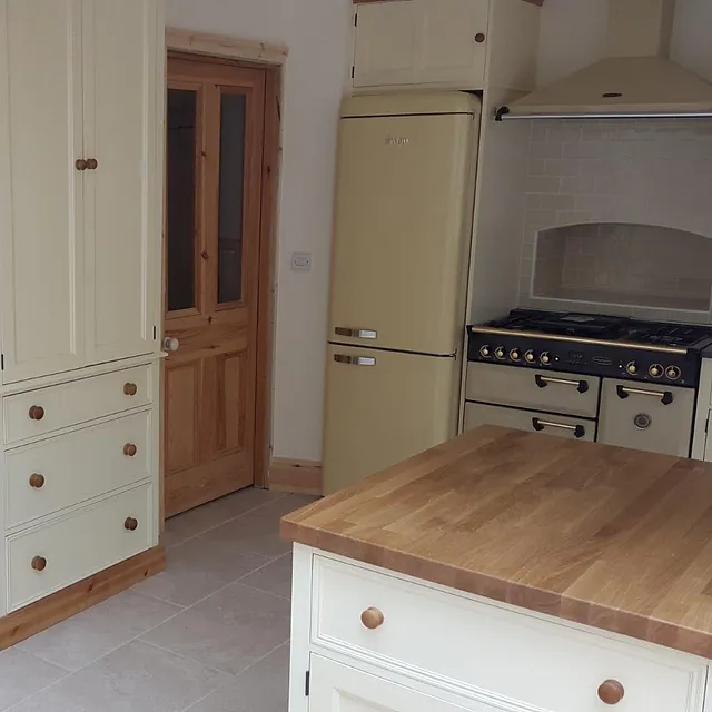 Bespoke Kitchen Pine centre