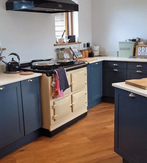 Bespoke Kitchen Pine centre