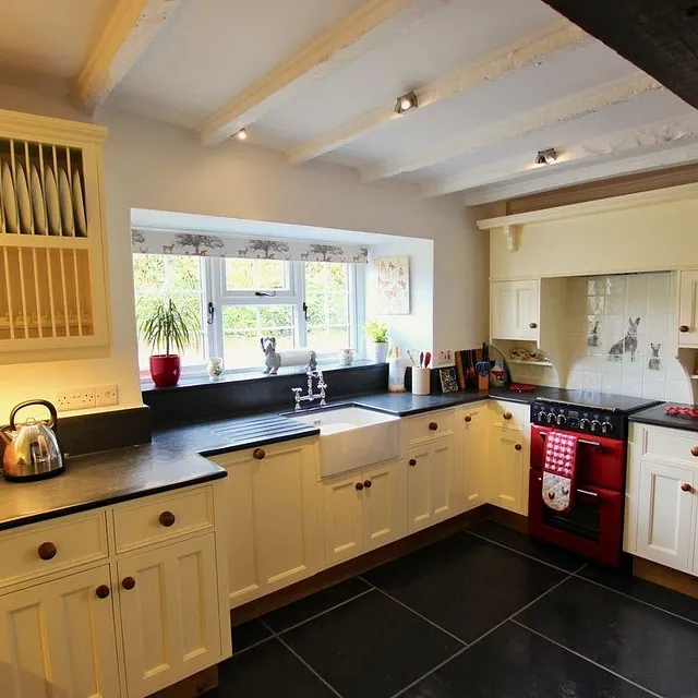 Bespoke Kitchen Pine centre