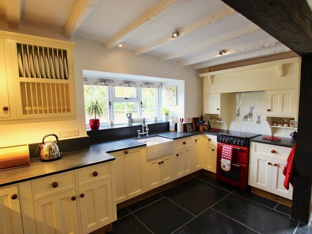 Bespoke Kitchen Pine centre