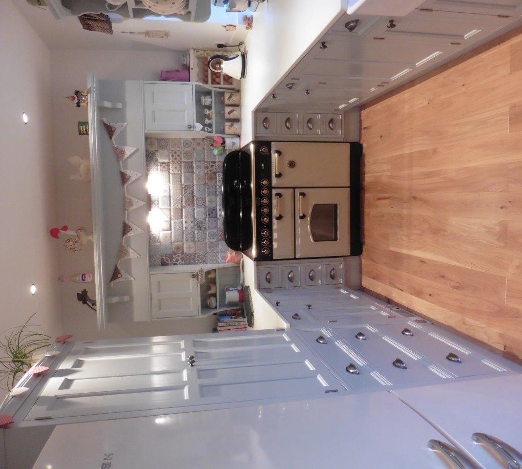 Bespoke Kitchen Pine centre