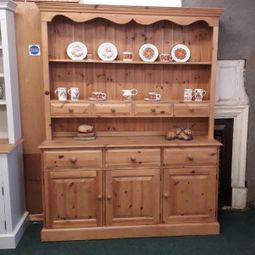 Spice Top Dresser